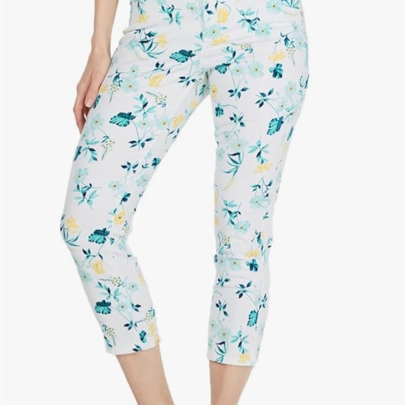 Charter Club Pants - Women’s Charter Club Bristol Capri Pant Sz 12 White with Blue Floral Design